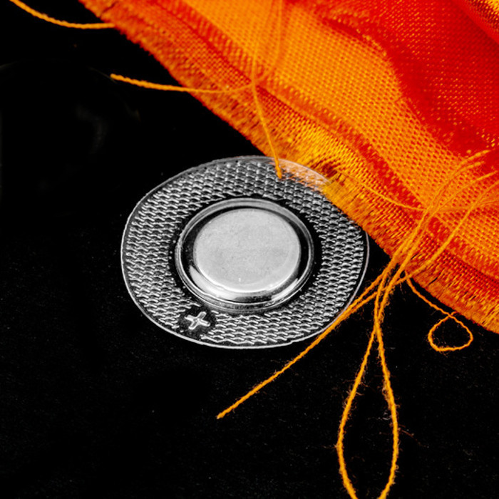 Imán que se puede fijar cosiendo, de NdFeB, diámetro de 12 x 2 mm, con tapa circular de PVC