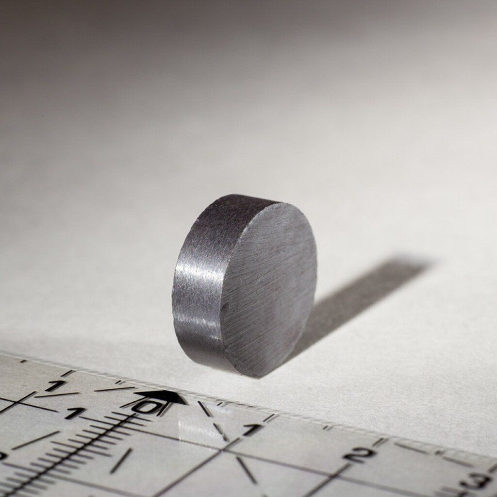 Imán de ferrita cilíndrico de 15x5 mm para trabajos básicos con magnetismo