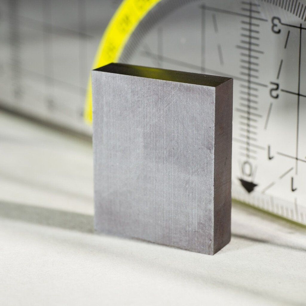 Imán de ferrita prismático de 25x20x6 mm para uso doméstico y escolar
